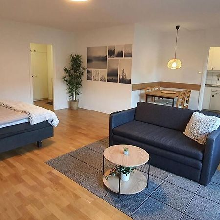 Apartment With Garden Near Metro! Стокгольм Екстер'єр фото