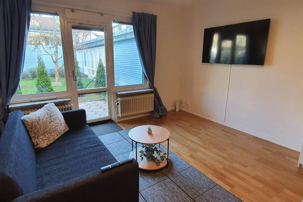 Apartment With Garden Near Metro! Стокгольм Екстер'єр фото