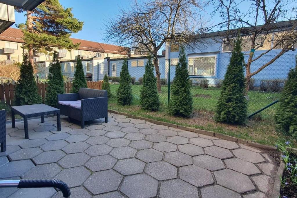 Apartment With Garden Near Metro! Стокгольм Екстер'єр фото