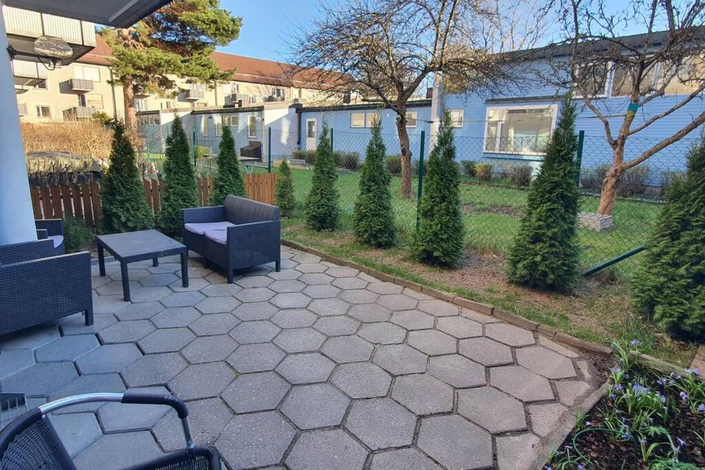 Apartment With Garden Near Metro! Стокгольм Екстер'єр фото